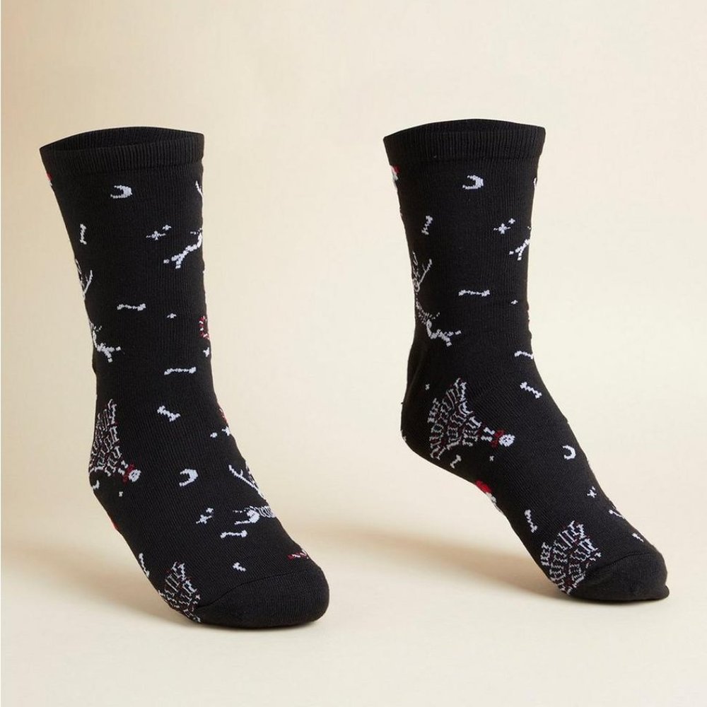❤️NWT TORRID 2 PACK CREW SOCKS - BONES SKULL SANTA HAT PRINT - SHOE SIZE 7 - 13 - Picture 5 of 11